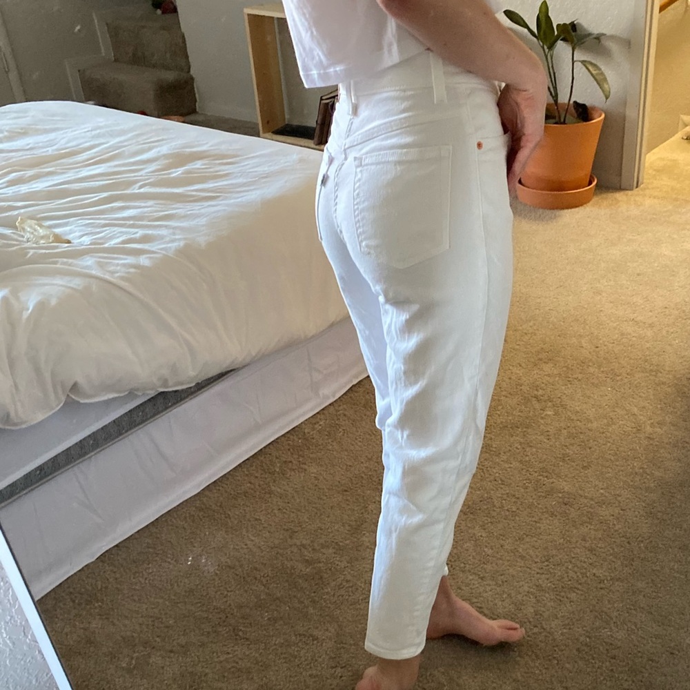 Levi’s Mom Jeans in white